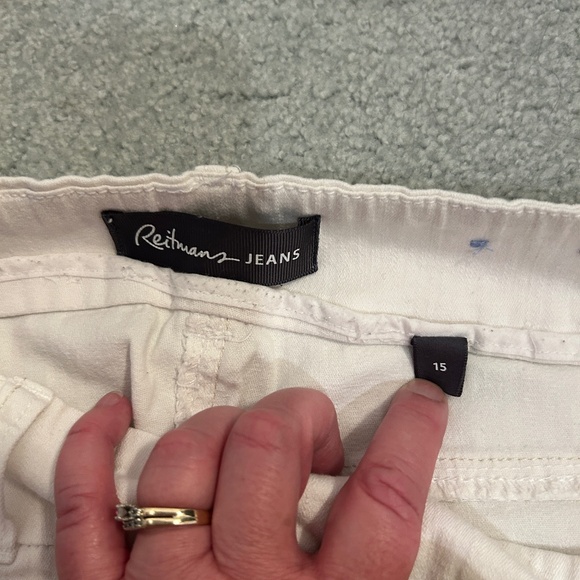 Reitmans Size 15 White Roll-Cuff Capri - Picture 3 of 11